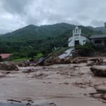 Samaipata: Desborde de río deja viviendas inundadas, heridos y mazamorra