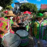 Lunes de carnaval en el Casco Viejo derrochó alegría, aunque con algunos incidentes