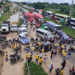 Mototaxistas dan cuarto intermedio de 30 minutos en los bloqueos de la ruta al norte cruceño