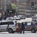 Choferes de La Paz y El Alto activan paro indefinido por la gasolina