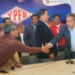 Suspenden bloqueos en El Alto; YPFB y Cámara de Transporte firman acuerdo por combustible