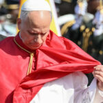 El papa León XIV llega a Angola en una gira africana eclipsada por Trump