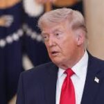 Donald Trump dice que en las próximas semanas atacará con fuerza a Irán