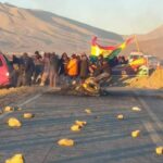 Los bloqueos se radicalizan en las rutas a Oruro, Viacha, el Titicaca y Perú