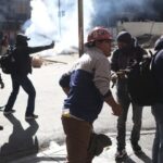Enfrentamientos violentos en La Paz deja 28 aprehendidos y 99 arrestados este lunes