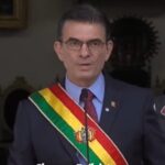Paz anuncia reducción del 50% de su salario y el de sus ministros
