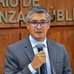 Ministro de Economía ratifica que no subirá el precio de los combustibles y que hay dólares para su compra