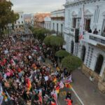 Cabildo en Sucre exige desbloqueos y ratifica defensa de la democracia
