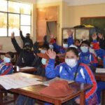 Estudiantes vuelven a clases, tres departamentos aplicarán horario de invierno prolongado