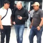 Fernando Cerimedo, asesor político de Rodrigo Paz, es detenido tras un ataque con sicarios a Nadia Beller