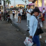 Santa Cruz inicia la semana sin micros, vecinos buscan cómo llegar a sus destinos