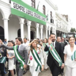 Efeméride departamental cruceña se festeja con desfile en la plaza 24 de Septiembre