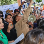 Sector salud protesta en la Gobernación por el Bono de Vacunación, Aguirre exigirá el pagó en La Paz